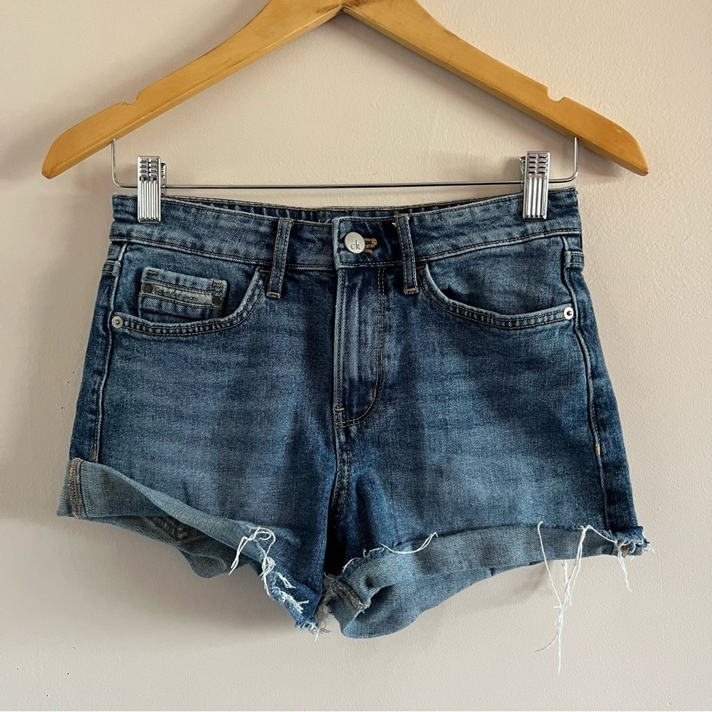 Calvin Klein Denim Shorts – Size 26
